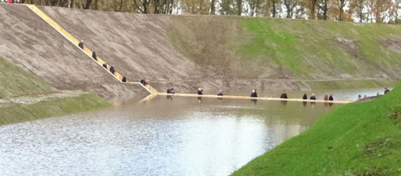 Εντυπωσιακό: Η πρώτη γέφυρα που βρίσκεται στο ίδιο επίπεδο με τη γη!